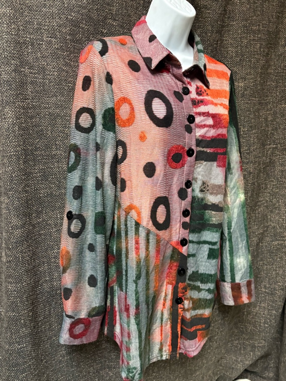 Radzoli Abstract Textured Button Blouse - Picture 3 of 16